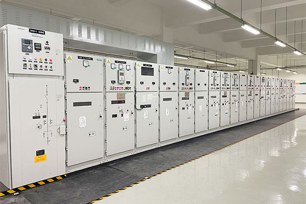 In what fields is metal-enclosed medium voltage switchgear widely used?